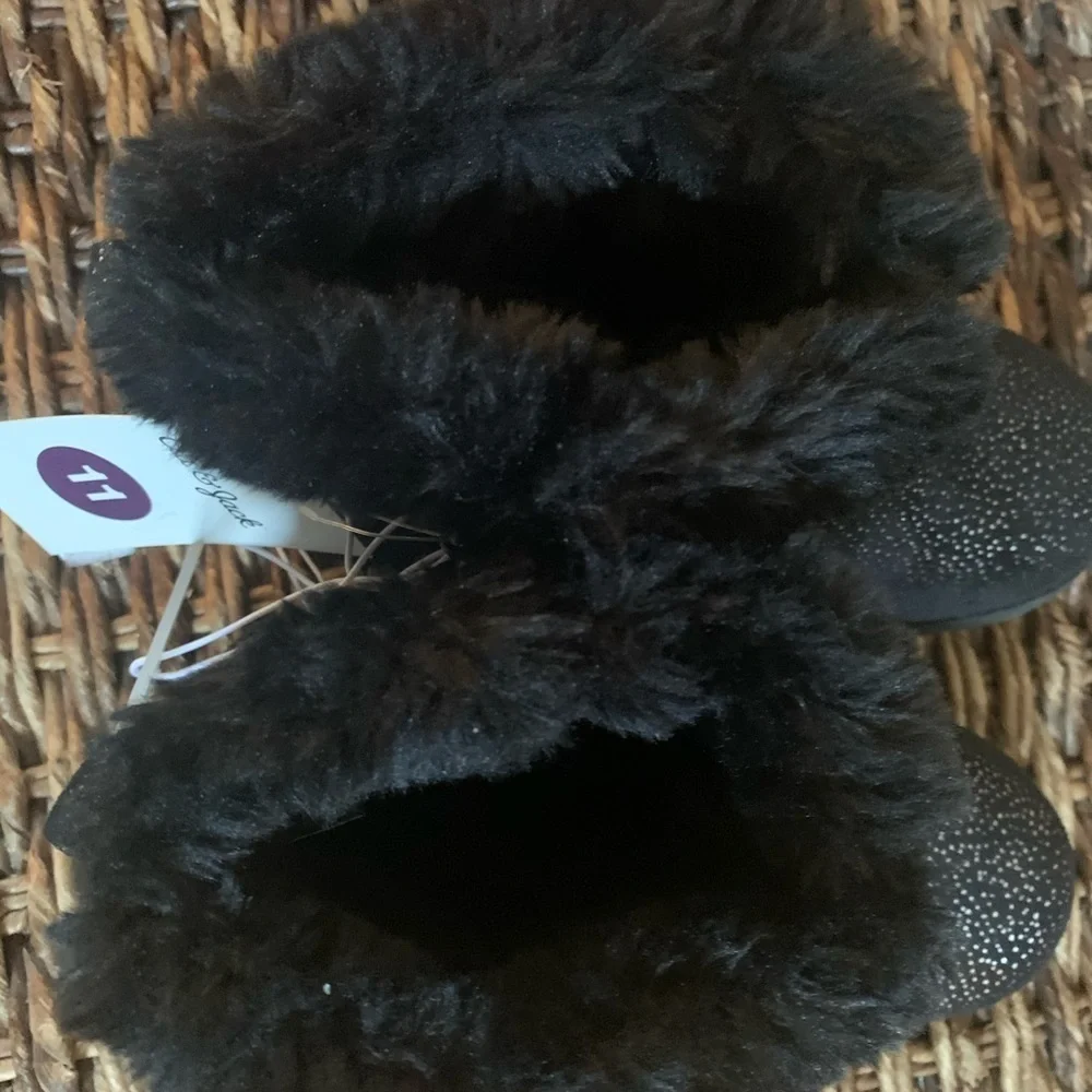 NWOT baby& toddler girl furry black silver boots baby girl Sz 6